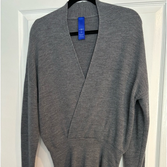 Kit and Ace Merino Sweater - Picture 3 of 7